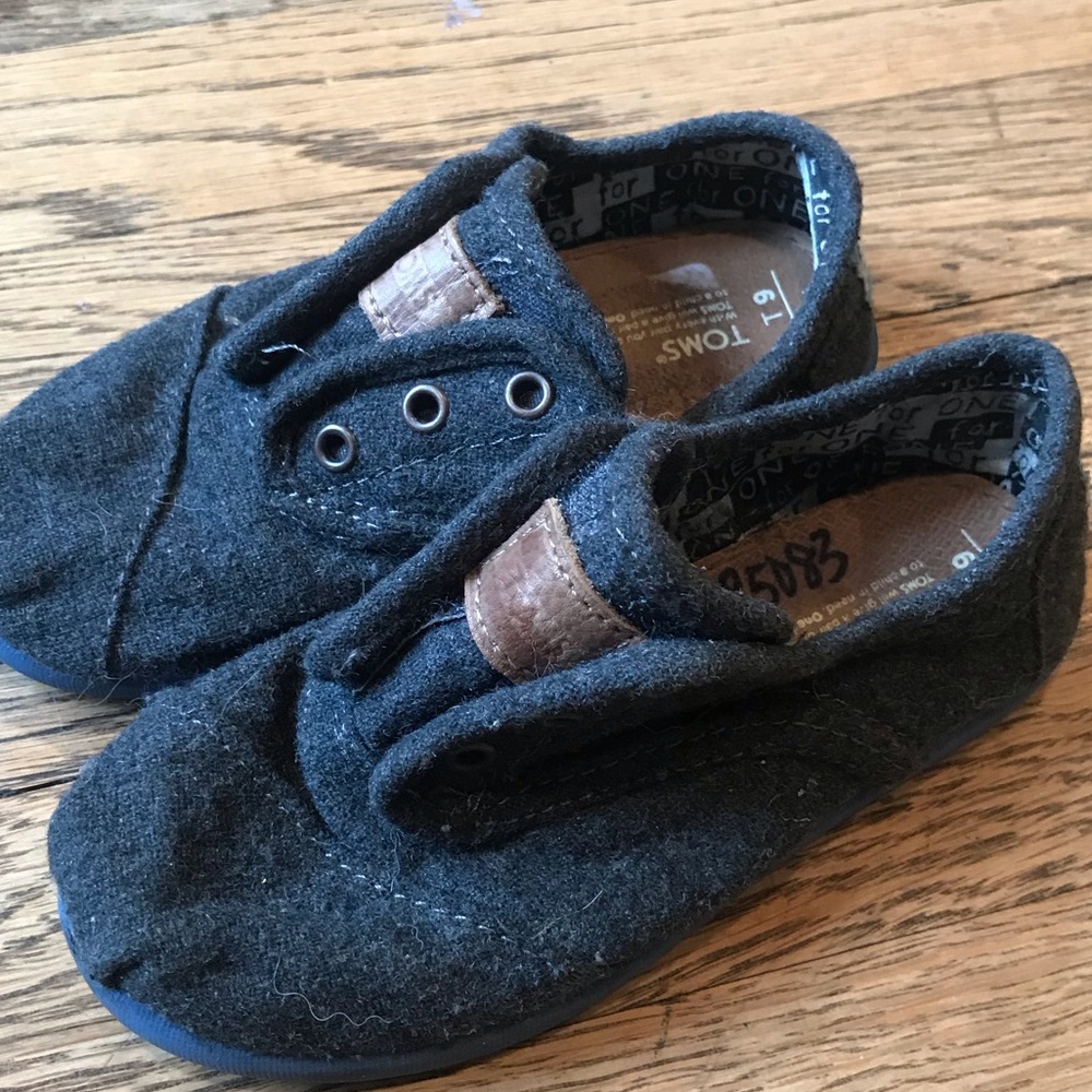 Toms toddler boy shoes